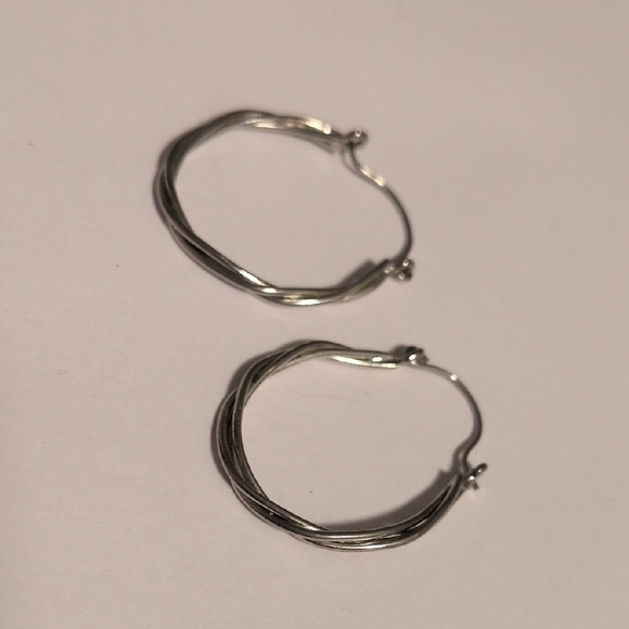 Elegant Silver Hoop Earrings .75" - Picture 3 of 4